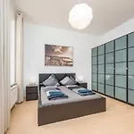 Modernes und geräumiges Apartment im Schauspielviertel